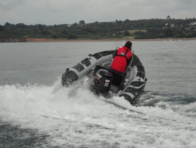 package semi-rigides V550 comfort en navigation
