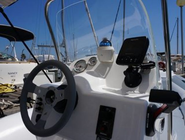 package semi-rigides V550 sunline en navigation